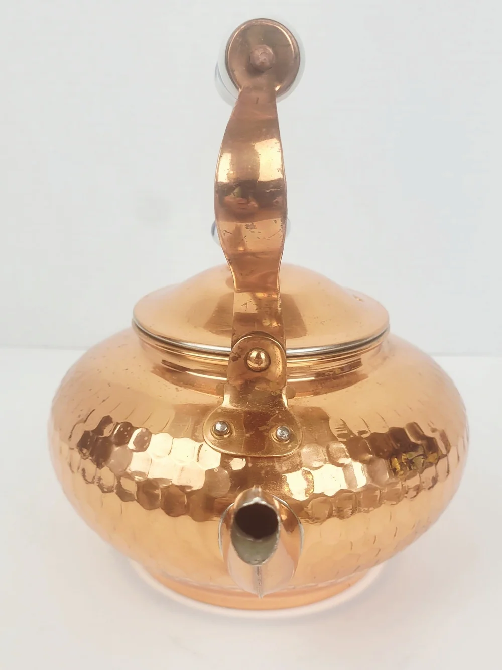 Vtg 80s~Benjamin & Medwin Hammered Copper Tea Kettle Blue/White Ceramic Handle